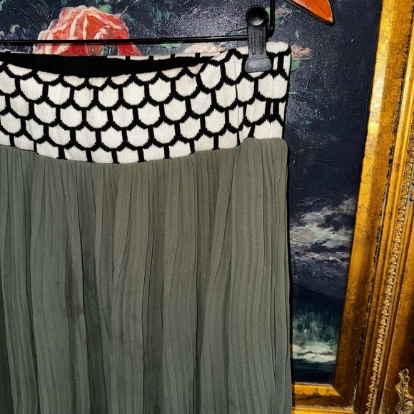 Dear Creatures Anthropologie Green Pleated Midi Skirt with Knit Waistband Size L - Picture 4 of 9
